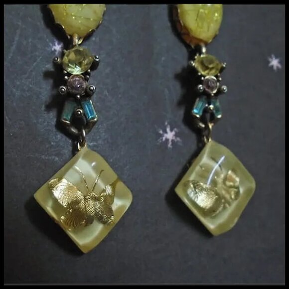 Vintage Butterfly Dangle Earrings Made With Lucite, One of a Kind - Picture 4 of 9